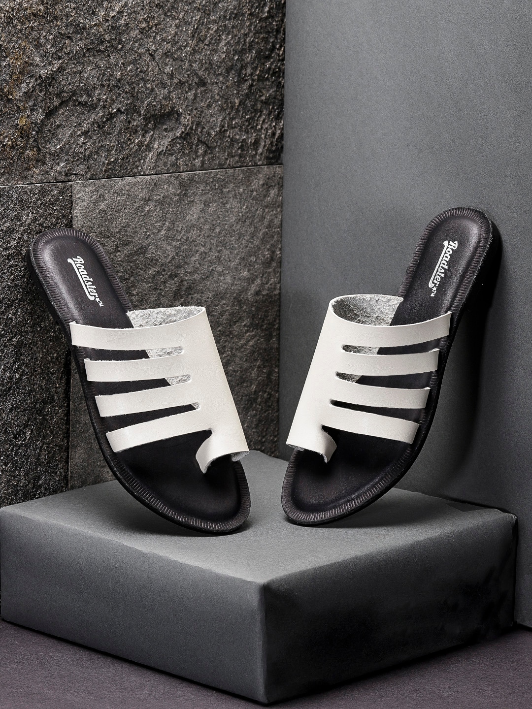 Roadster Women White Solid One Toe Flats