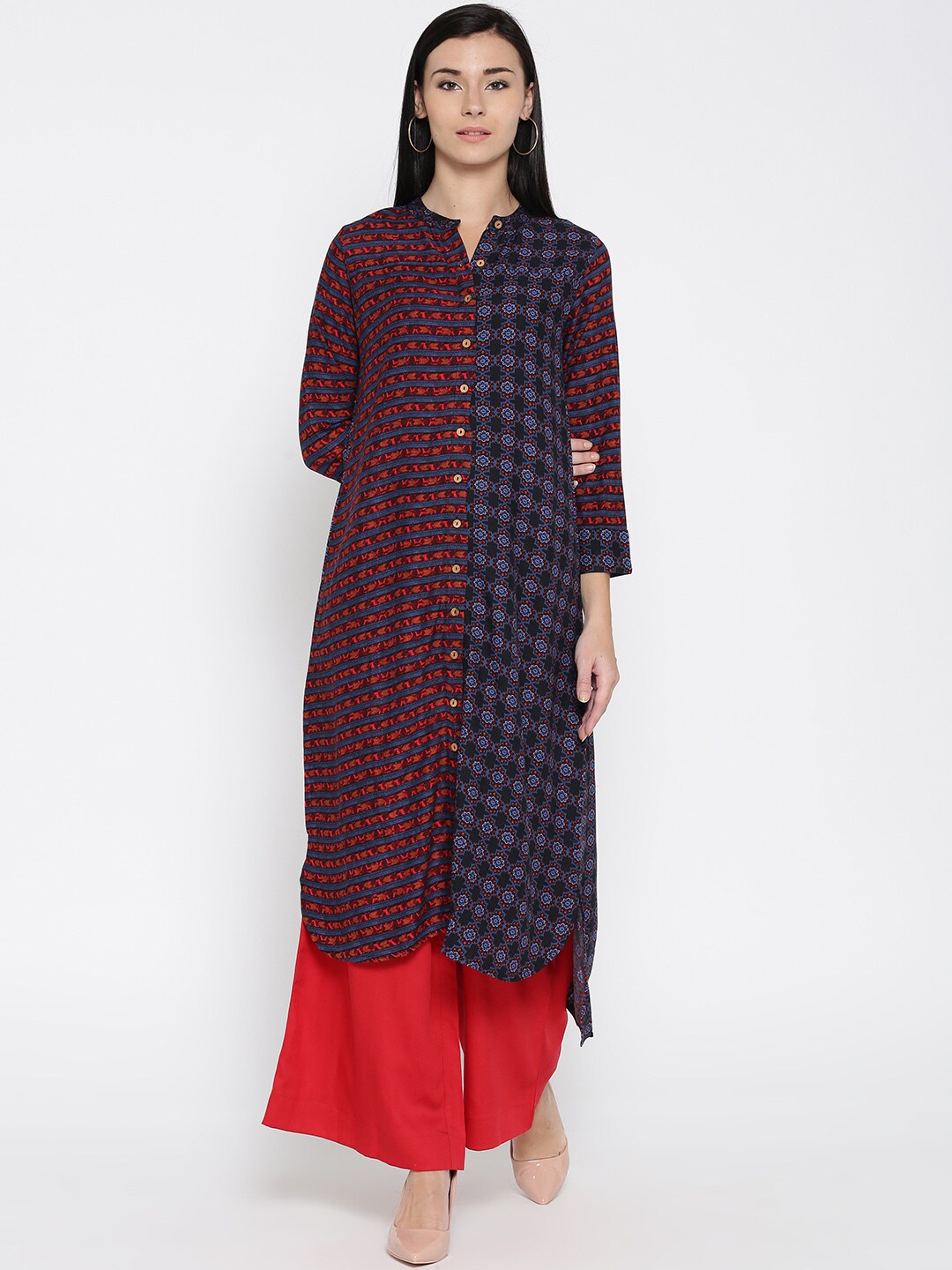 Sabhyata Women Black  Red Printed Straight Kurta