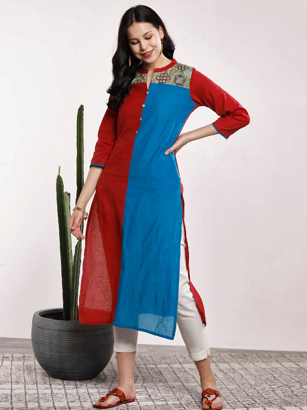 Sangria Women Maroon  Blue Colourblocked Straight Kurta