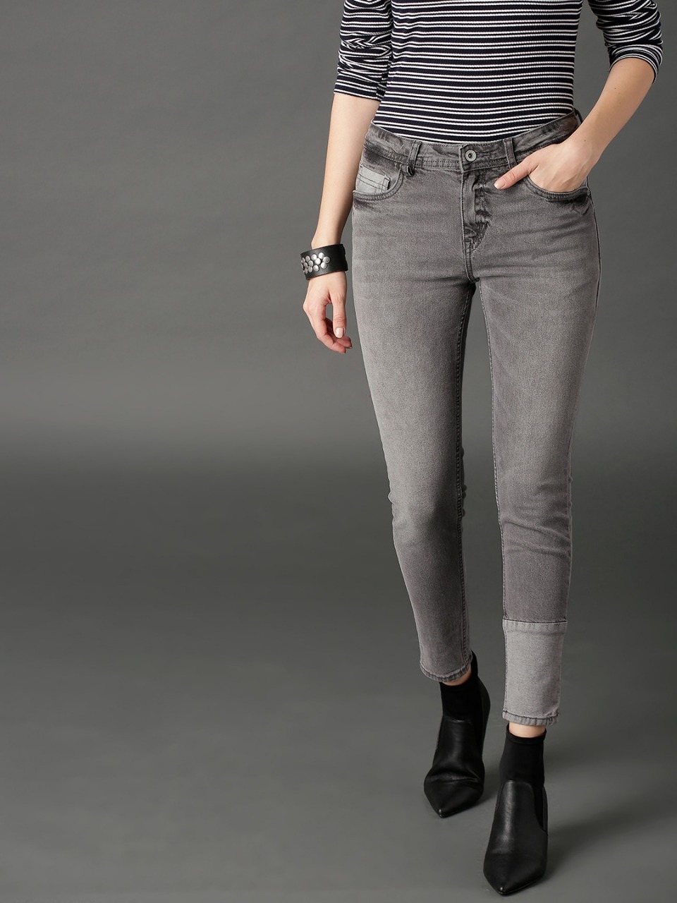 Roadster Women Grey Contrast Hem Crop Skinny Fit Mid-Rise Clean Look Stretchable Jeans