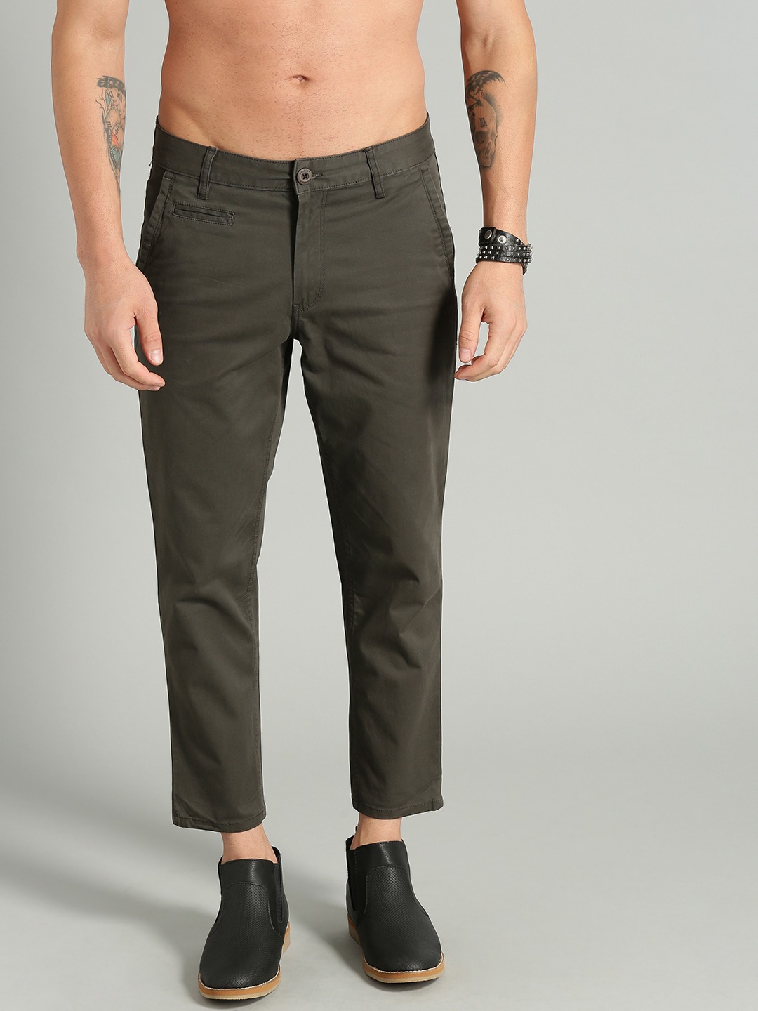 Roadster Men Slim Tapered Fit Solid Trousers