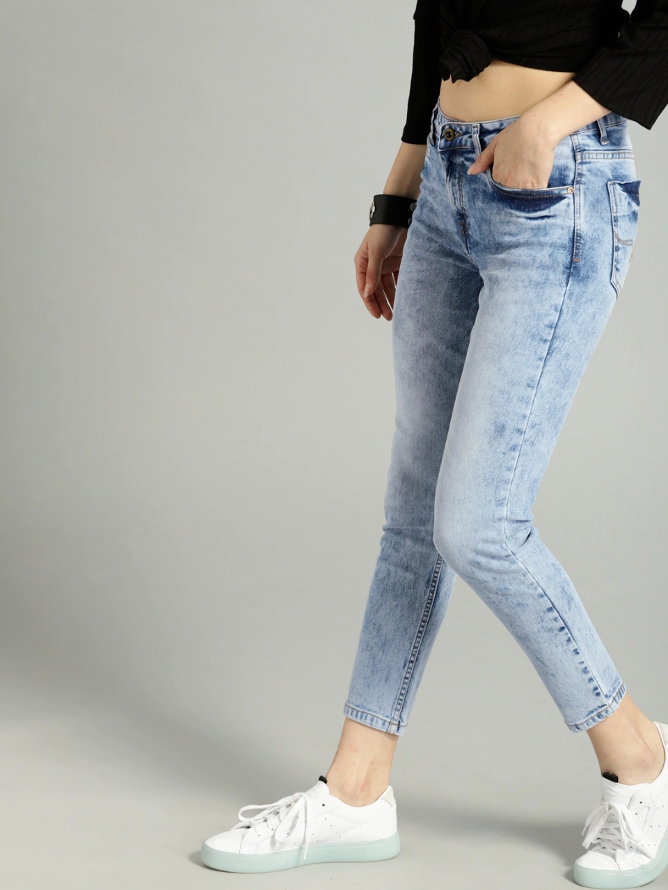 Roadster Women Blue Slim Stretchable Cropped Jeans