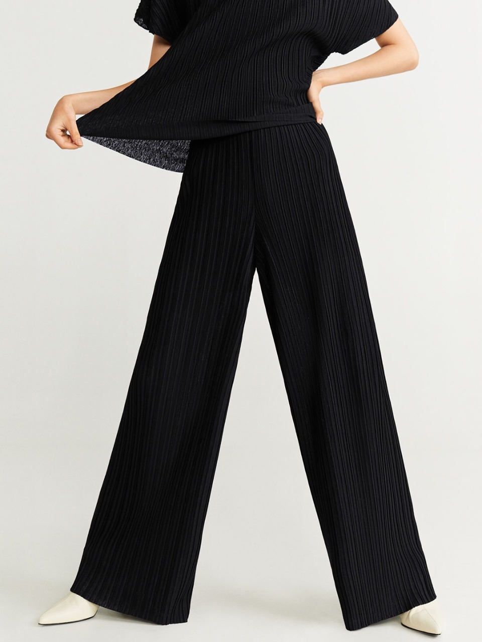 MANGO Women Regular Fit Solid Accordian Pleats Parallel Trousers