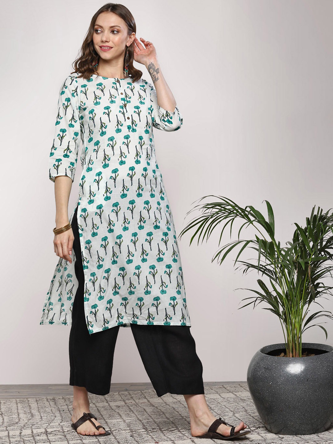 Sangria Women Floral Print Straight Kurta