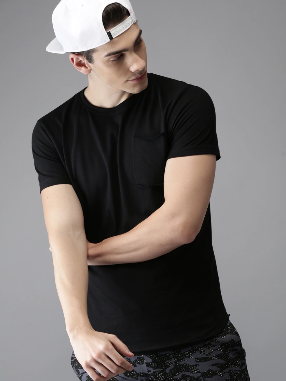 HERE&NOW Men  Solid Round Neck T-shirt