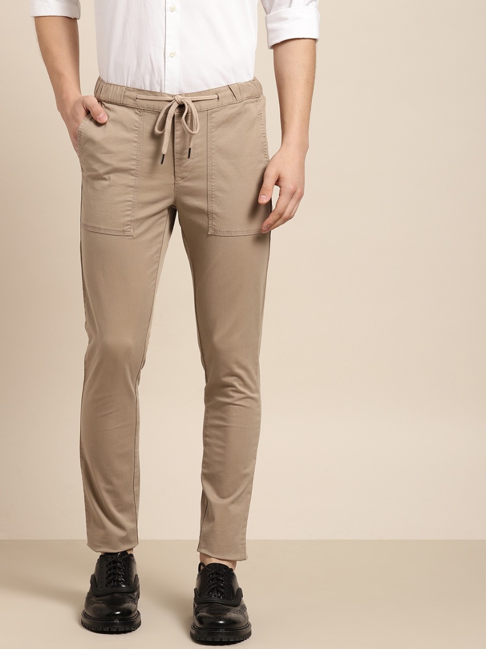 INVICTUS Men Beige Slim Fit Solid Flat-Front Chinos