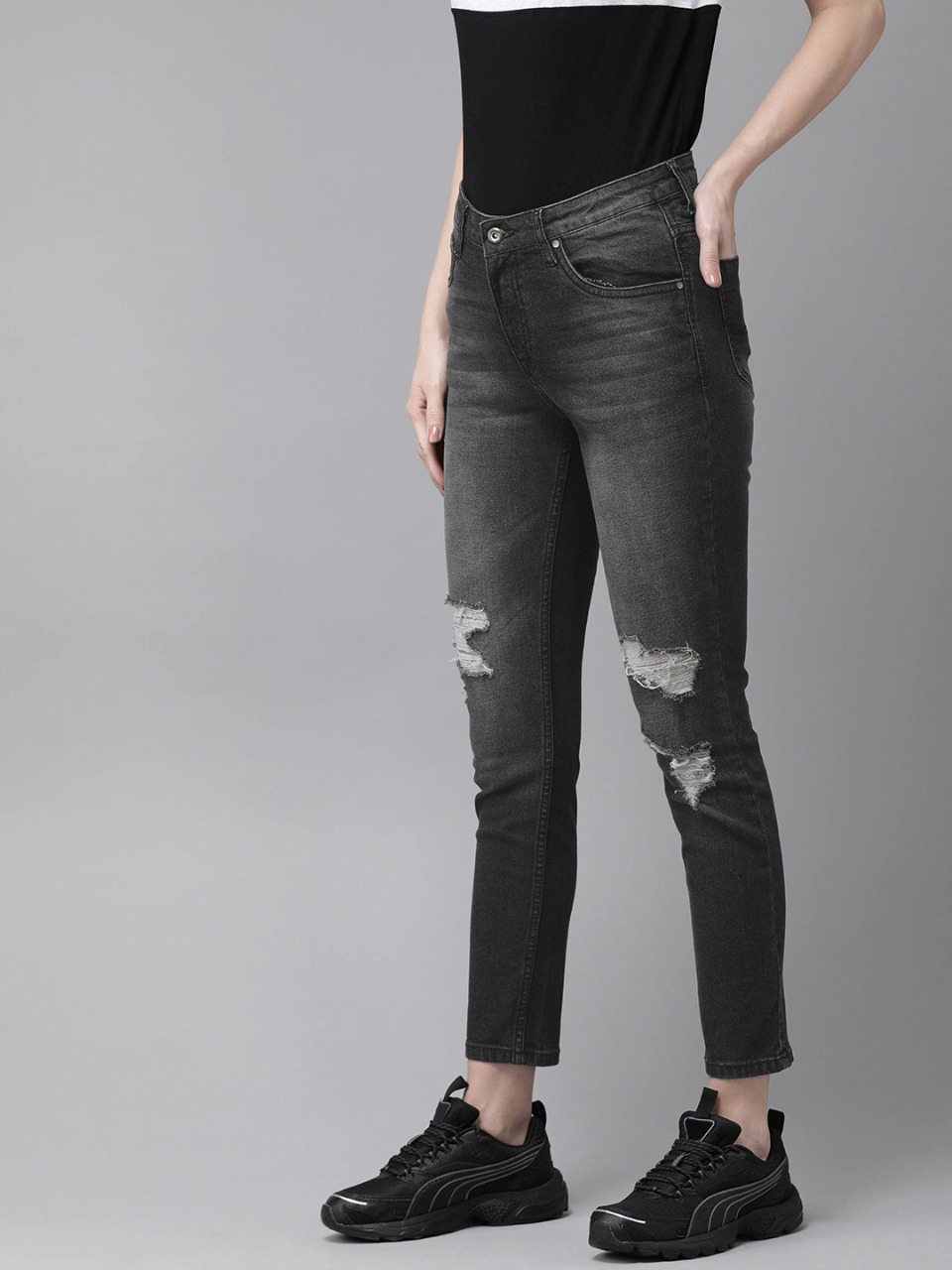 Roadster Women Skinny Fit Mid-Rise Mildly Distressed Stretchable Jeans