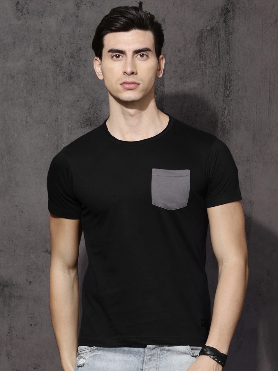 Roadster Men Black Raw Edge T-shirt