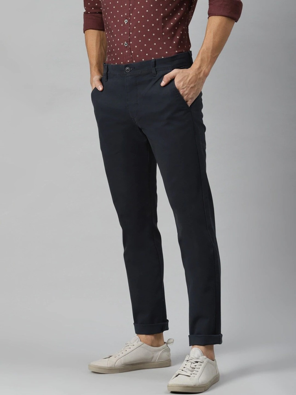 Levi's Men Slim Tapered Fit Solid Chinos