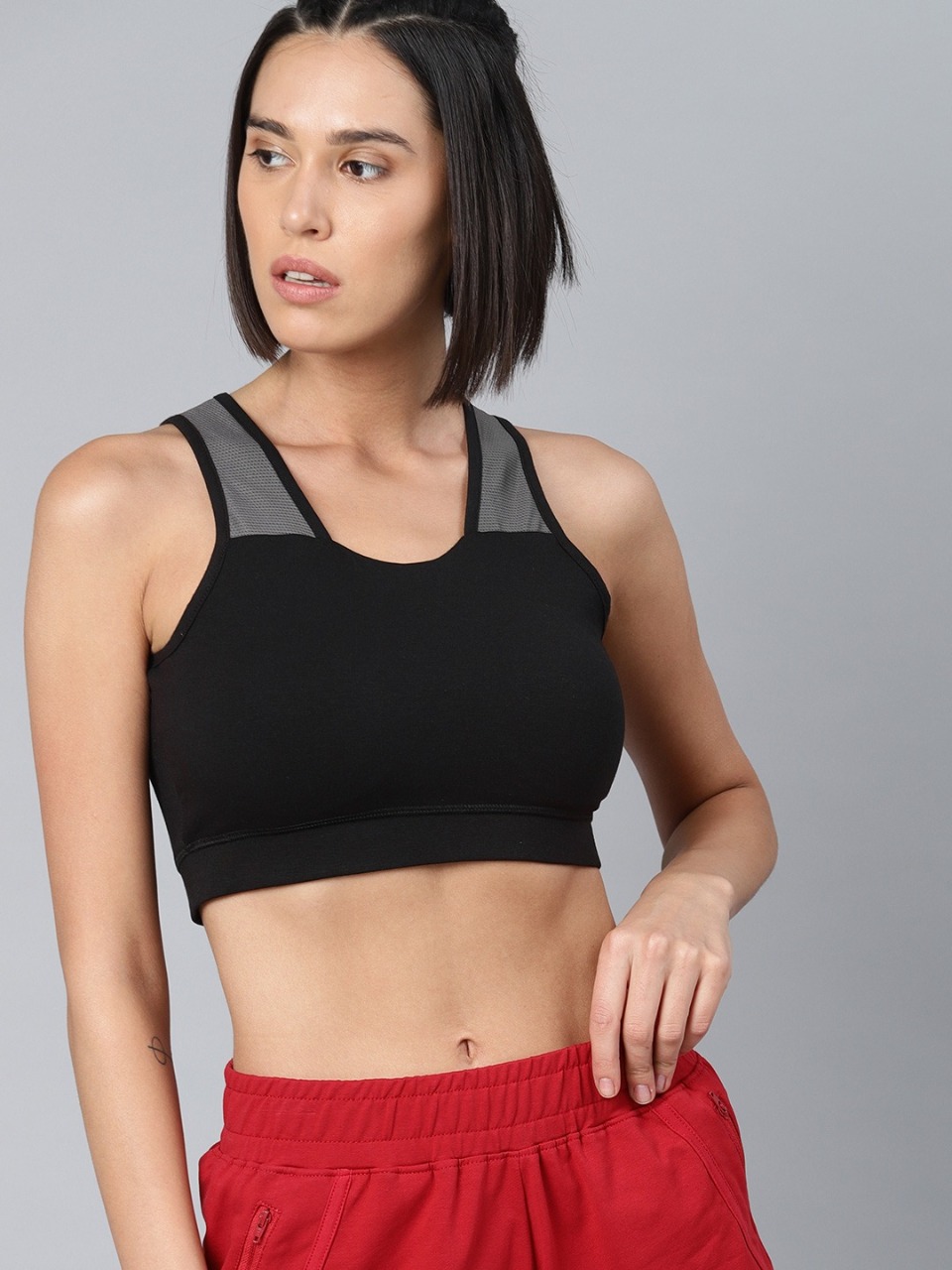 HRX Black Solid Non-Wired Lightly Padded Sports Bra