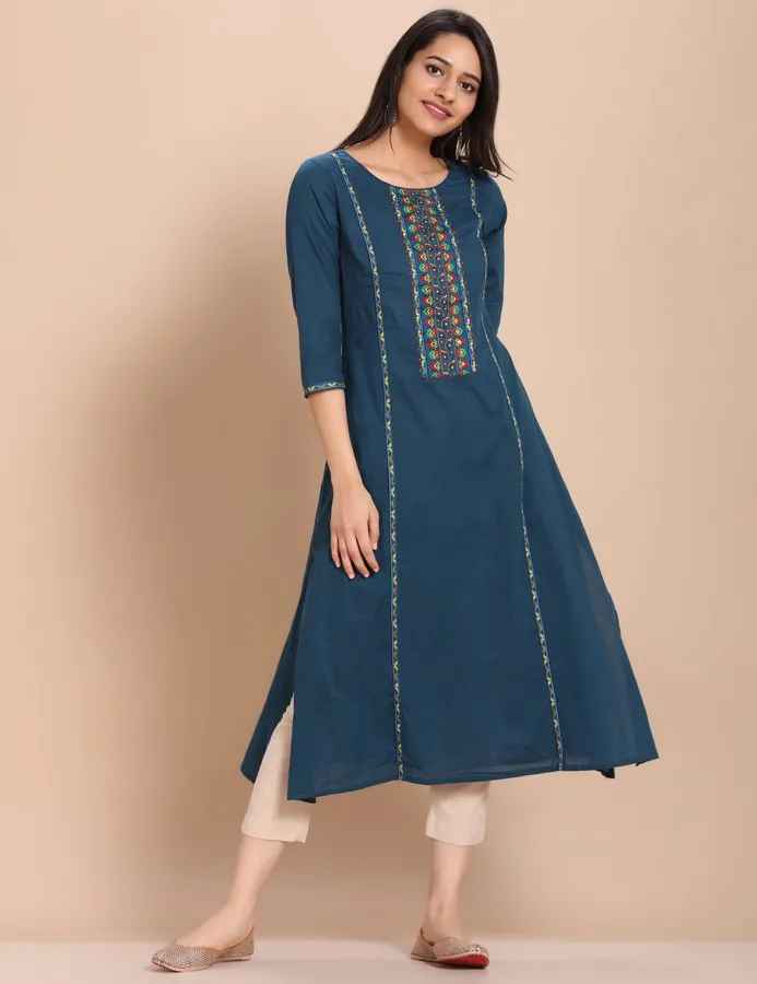 Imara Women Round Neck Solid Kurta