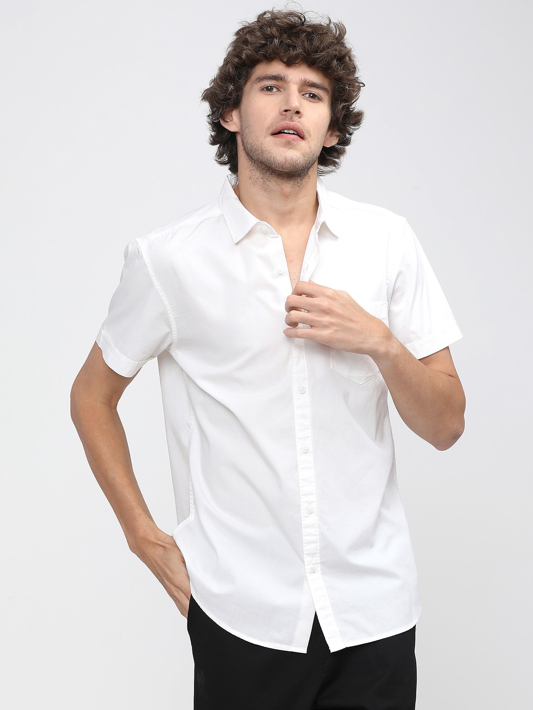 HIGHLANDER Men Slim Fit Solid Cut Away Collar Casual Shirt