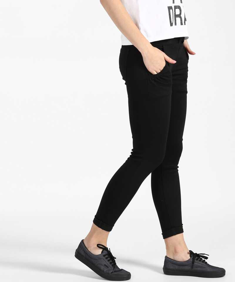 SHOPGLOBBO INTERNATIONAL | Denizen Levi's Jogger Fit Women Black Jeans