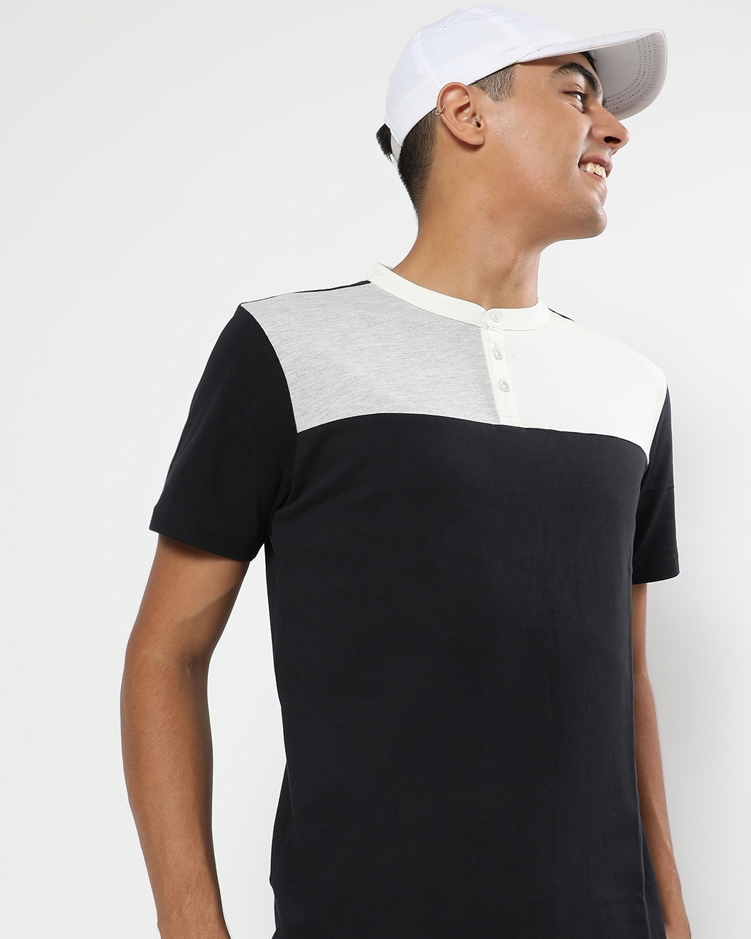 Bewakoof Men Color Block Henley T-shirt