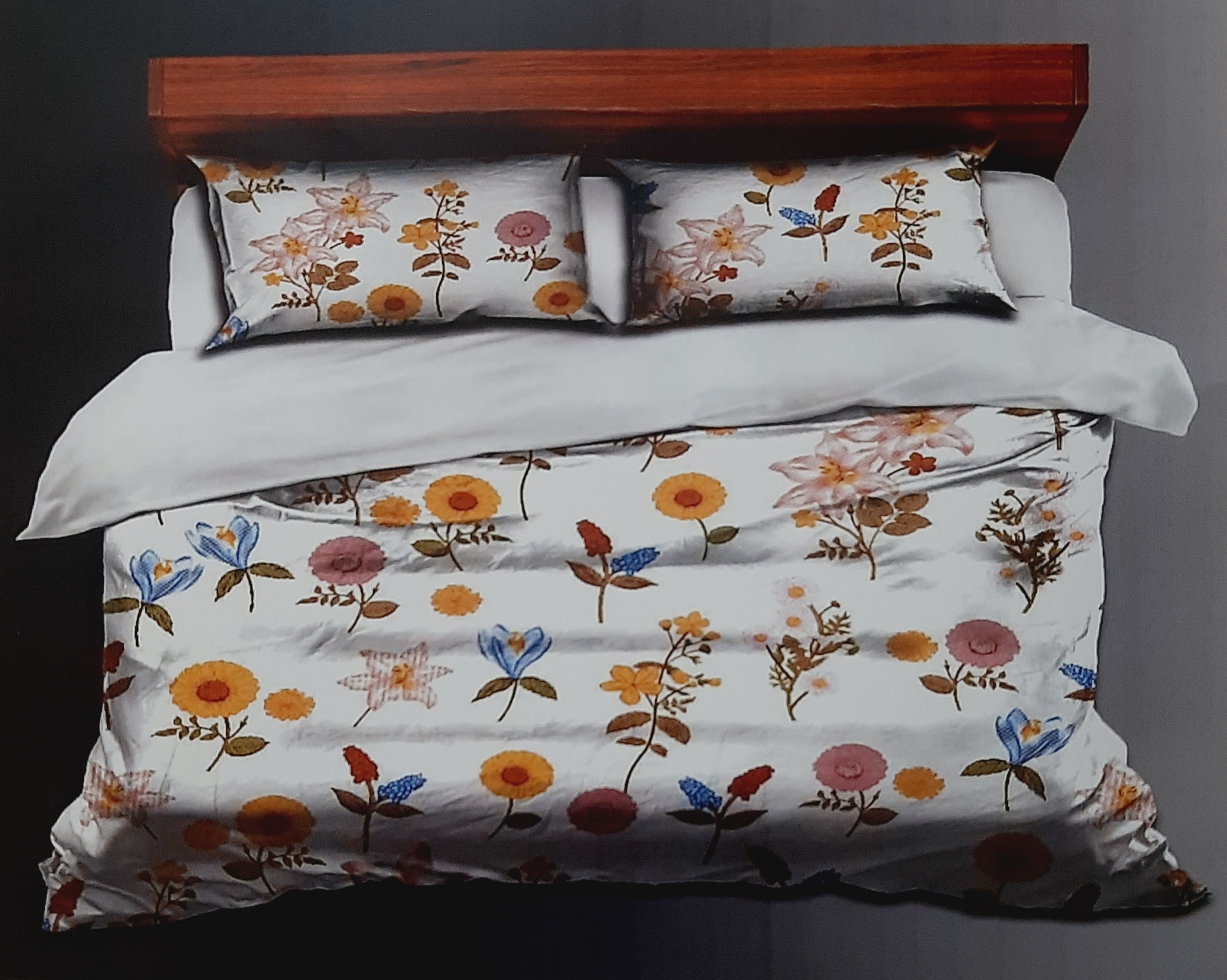 Bombay Dyeing Double Bed with Two Pillow Bedsheet