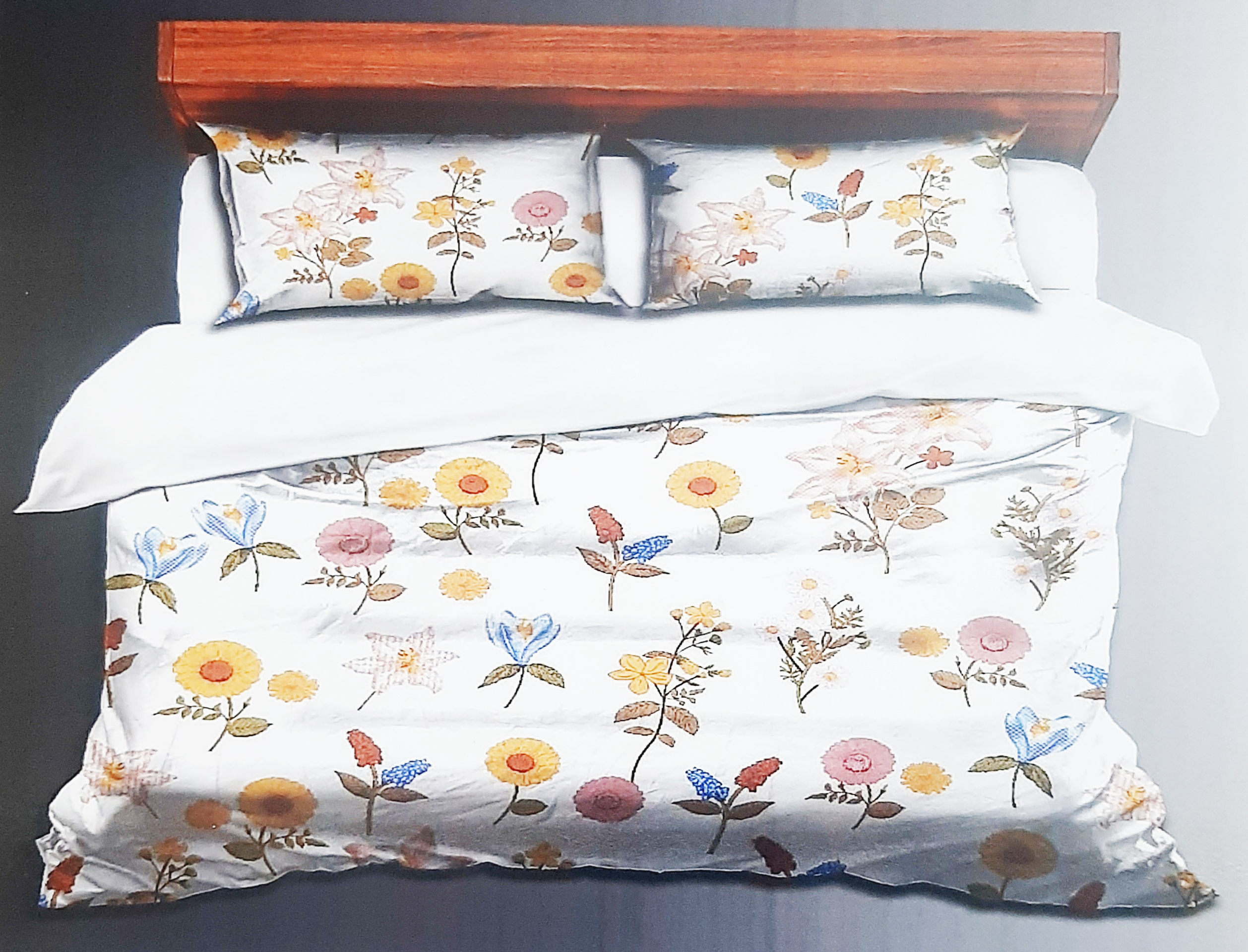 Bombay Dyeing Double Bed with Two Pillow Bedsheet