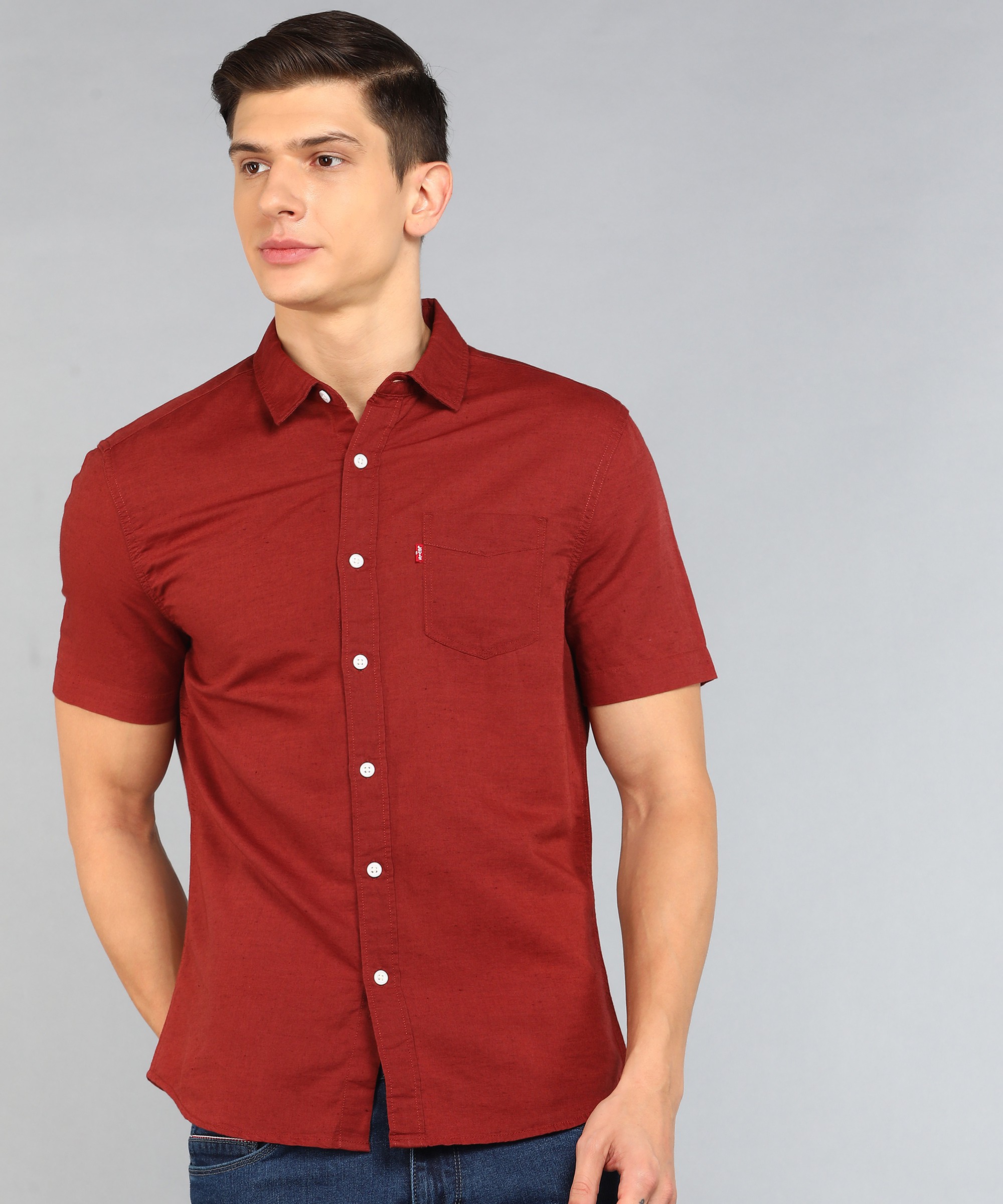 LEVI'S Men Slim Fit Solid Spread Collar Casual Shirt