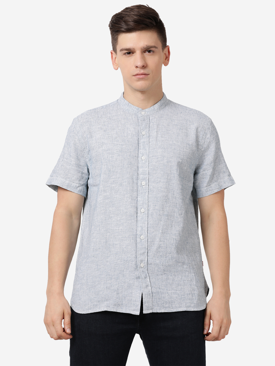 Levi's Men Regular Fit Solid Spread Collar Casual Shirt