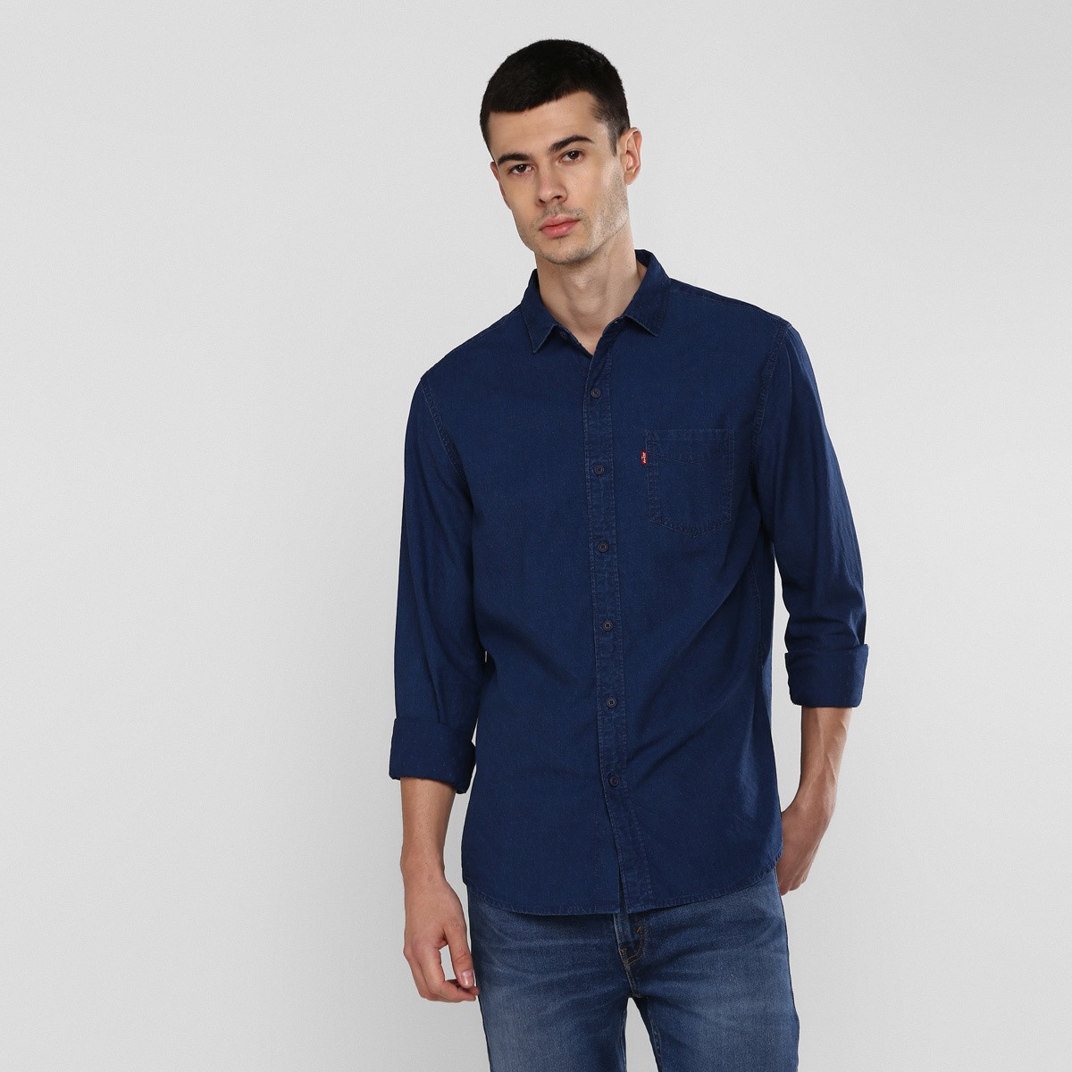 Levi's  Men Regular Fit Solid Spread Collar Casual Shirt